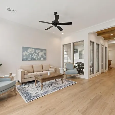 New Lafayette House King Beds Garage Patio Luxury Apartment