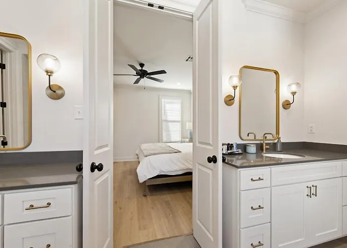 New House King Beds Garage Patio Luxury