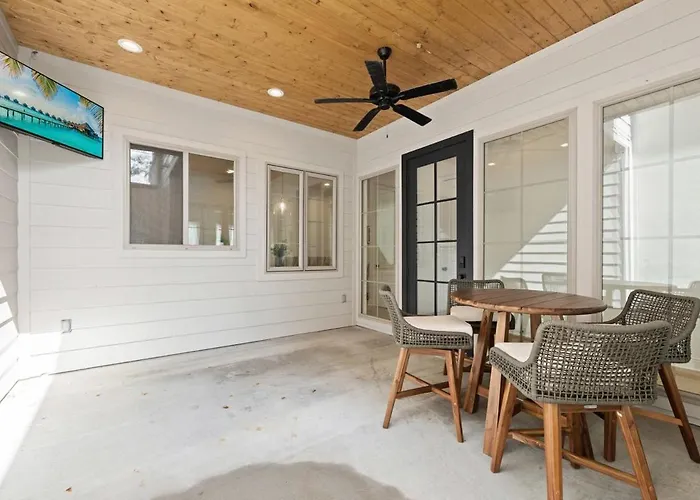New House King Beds Garage Patio Luxury